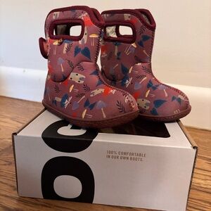 Bogs Boots, Pink Mushroom pattern, Infant / Toddler size 8